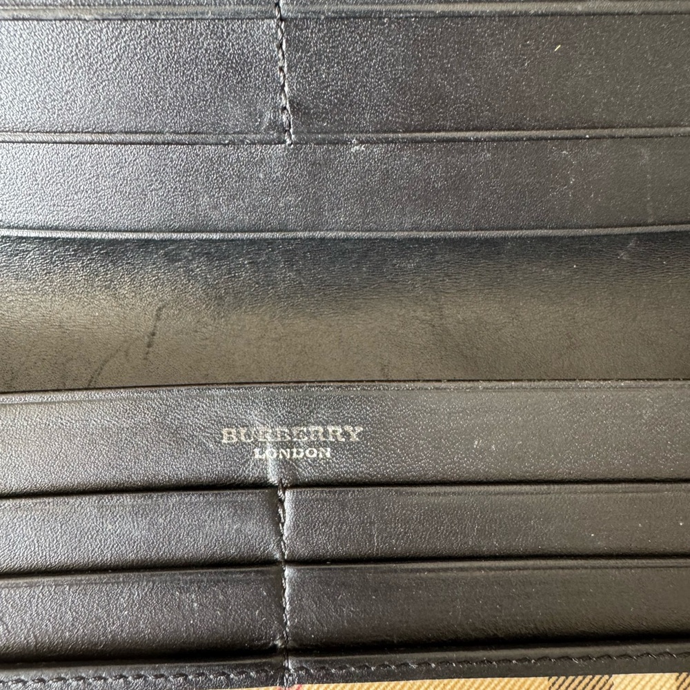 Burberry Black Leather Wallet EUC - Picture 3 of 9
